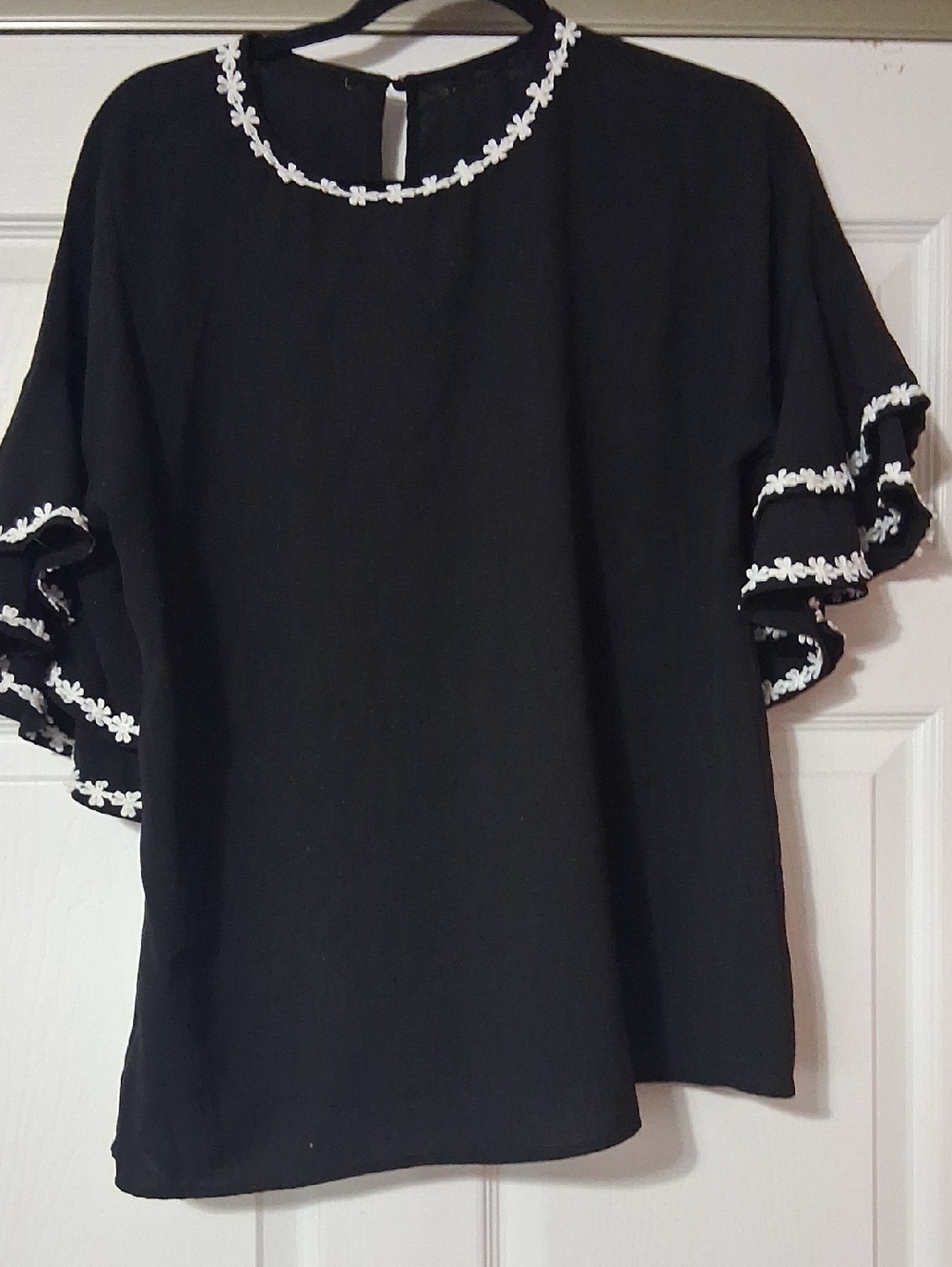 Black Women's Ruffled Sleeve Top with White Trim Sz L